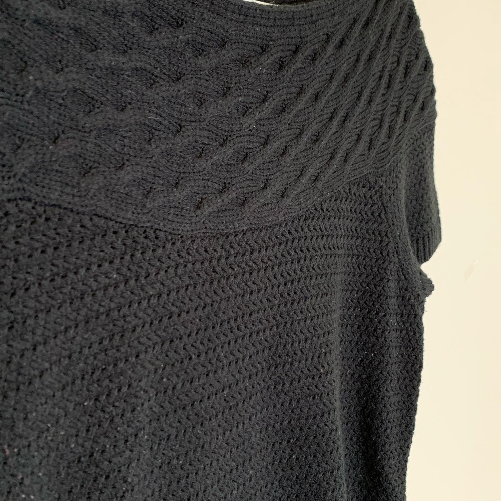 New York and Co. (size L) Black Short-sleeve, Cable print, boat neck Sweater Top - Picture 4 of 8